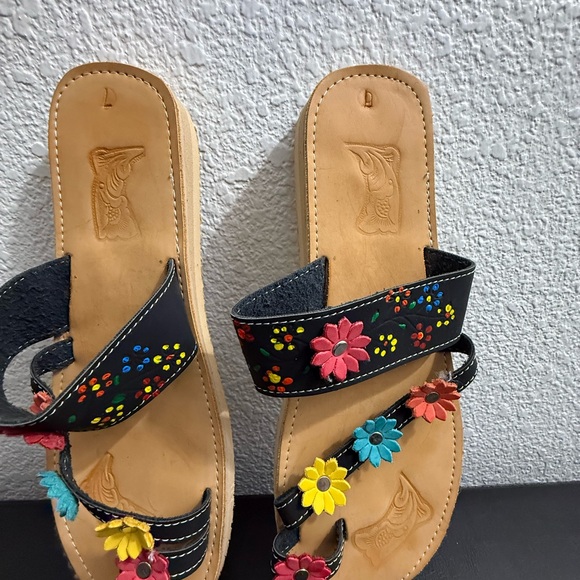Mexican Sandals Black Leather Floral Embellished Handmade in Mexico - Picture 3 of 5